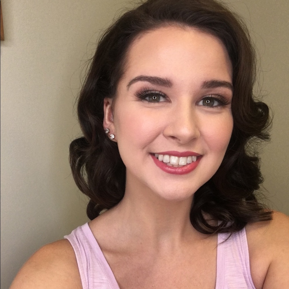Meet your Posher, Emily